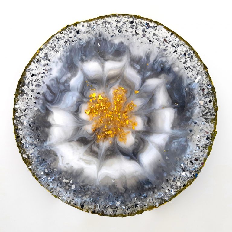 decorazioni-piattino-argento-oro-tavolo-soggiorno-moderno-decoro-bello-1